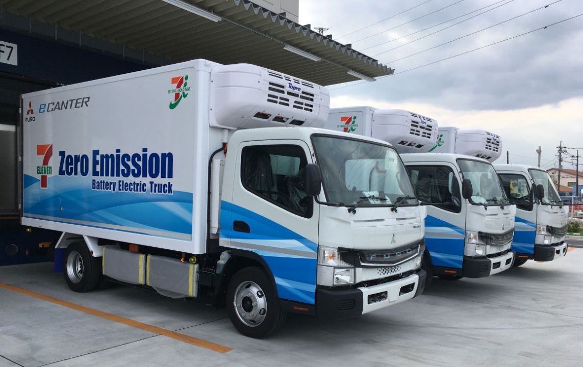Mitsubishi Fuso – the frontrunner in electric trucks – hands  over its series-produced all-electric truck “eCanter” to its  first customers; Seven-Eleven and Yamato Transport